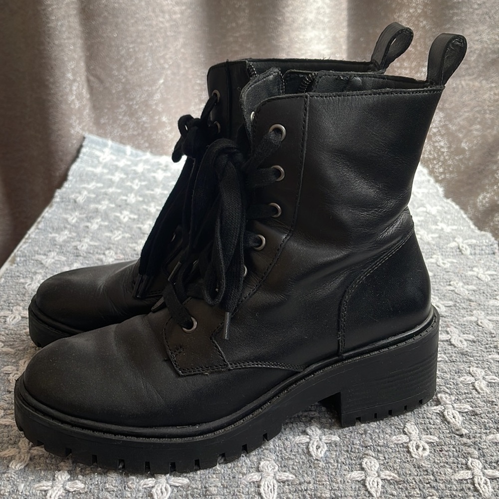 Boots - Picture 3 of 6